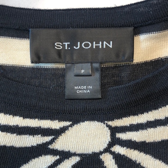 St. John Bow Detail Lightweight Sweater Size SP - Picture 3 of 5